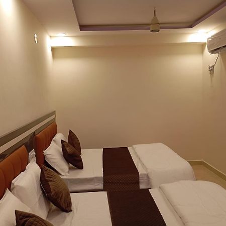 Aadya Inn New Luxury Hotel Tirupati Bagian luar foto