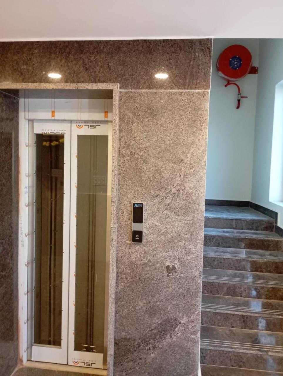 Aadya Inn New Luxury Hotel Tirupati Bagian luar foto