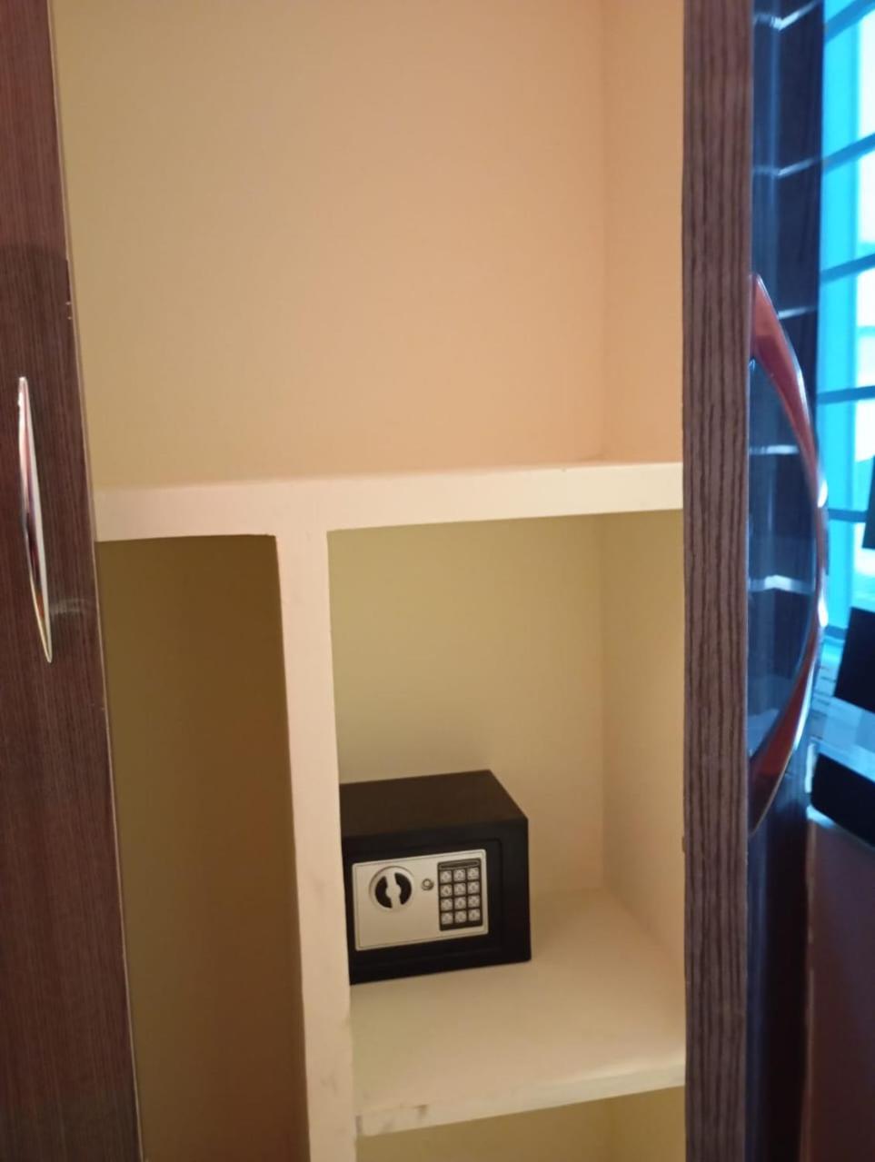 Aadya Inn New Luxury Hotel Tirupati Bagian luar foto
