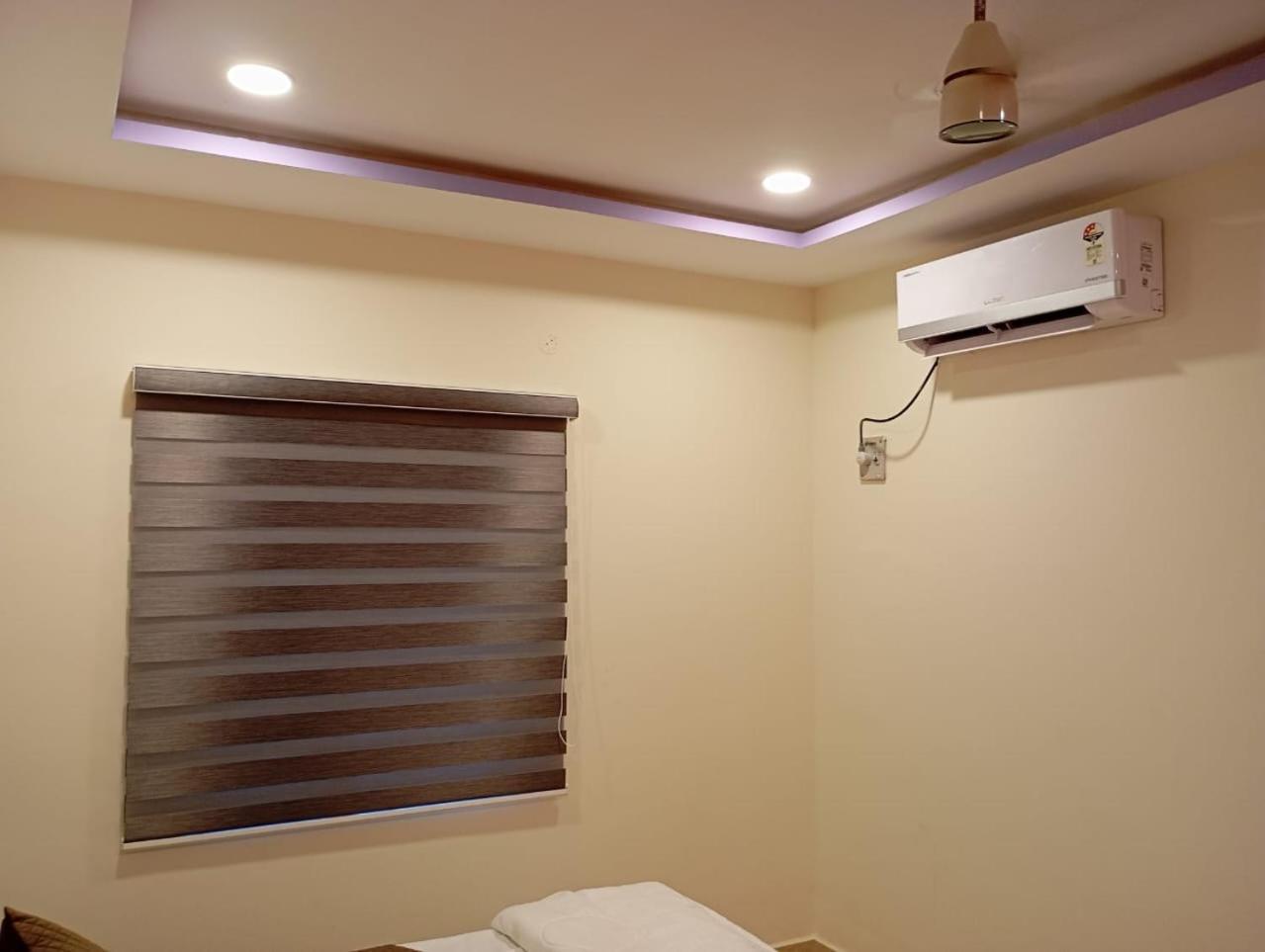 Aadya Inn New Luxury Hotel Tirupati Bagian luar foto