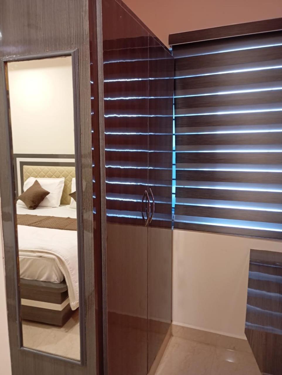 Aadya Inn New Luxury Hotel Tirupati Bagian luar foto